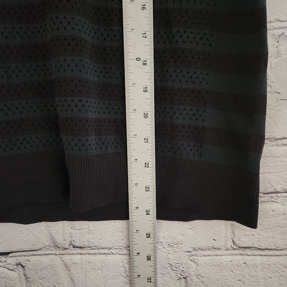 Lululemon Breeze By Muscle Tank - Picture 9 of 10